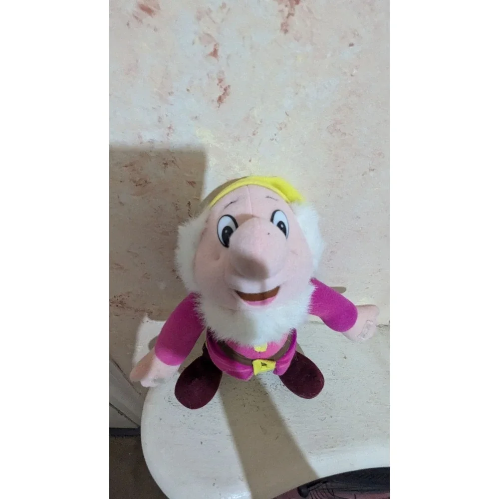 Disney Snow White Seven Dwarfs Happy Plush 12 Inch Stuffed Toy‎ Pink Yellow Hat